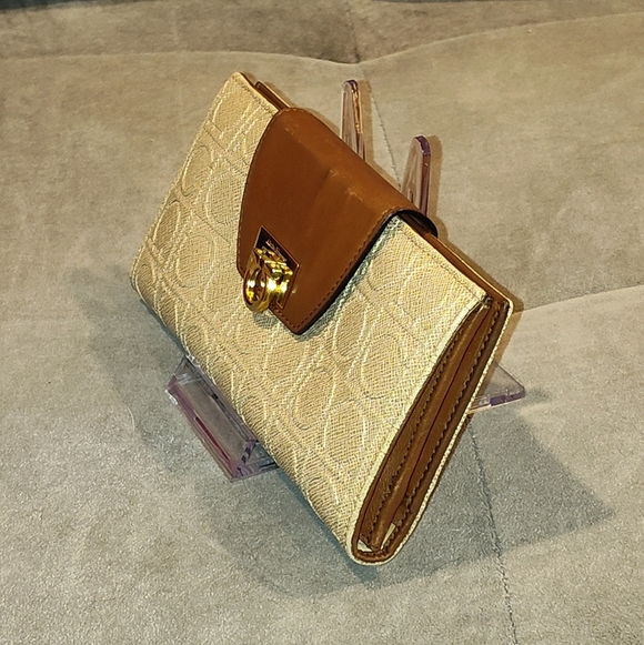 SALVATORE FERRAGAMO BEIGE & BROWN LEATHER GANCINI EMBOSSED SATCHEL & WALLET SET - Picture 8 of 16